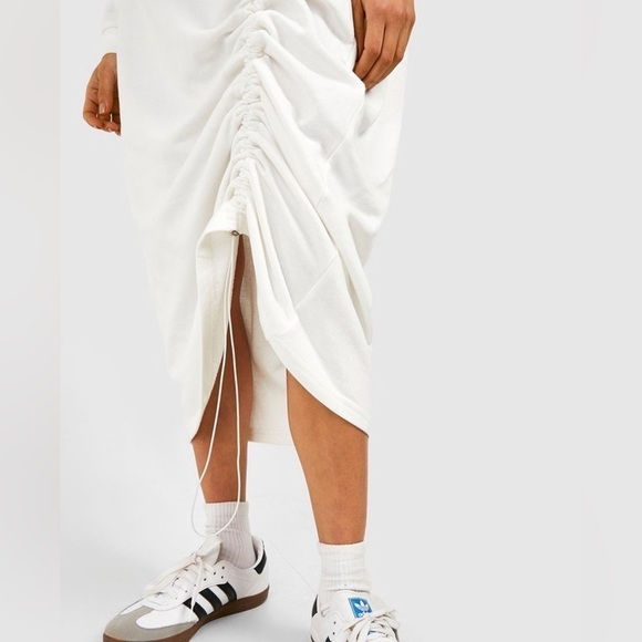 Boohoo White Long Sleeve Ruched Sweatshirt Dress Sz XS | Casual Chic Fall Outfit - Picture 10 of 11